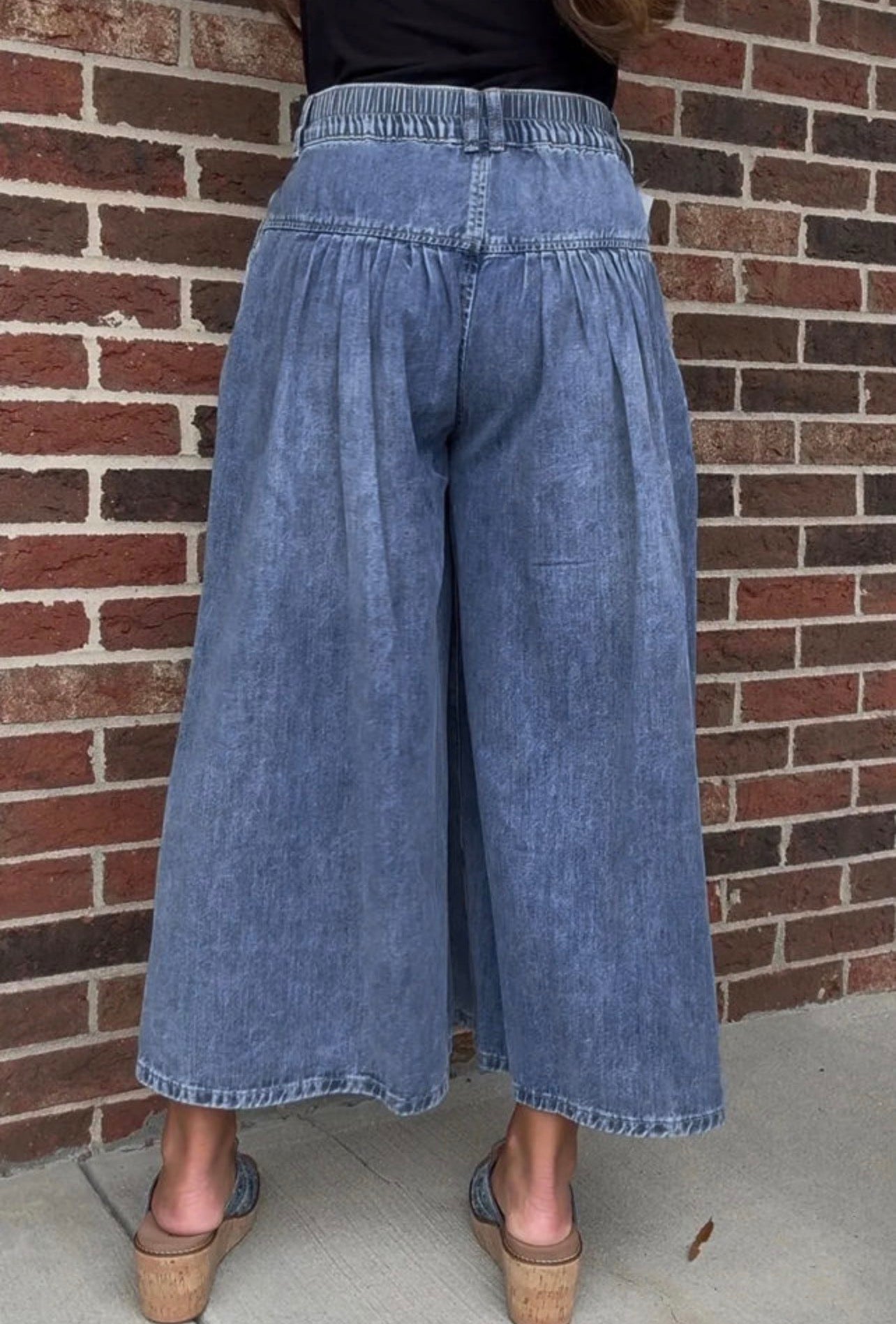 Preorder Button Front Pleated Wide Leg Cropped Jeans
